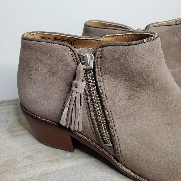 VIONIC Serena Brown Kid Suede Block Heel Side Zip Ankle Booties Sz 6.5 - Picture 2 of 9